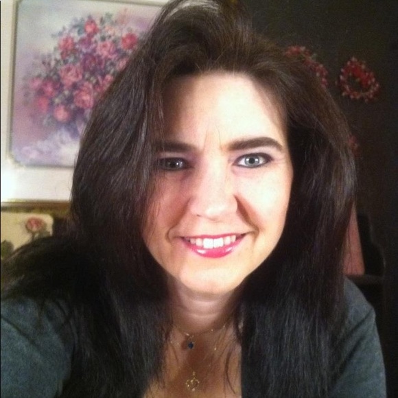 Meet your Posher, Melissa - Picture 2 of 11